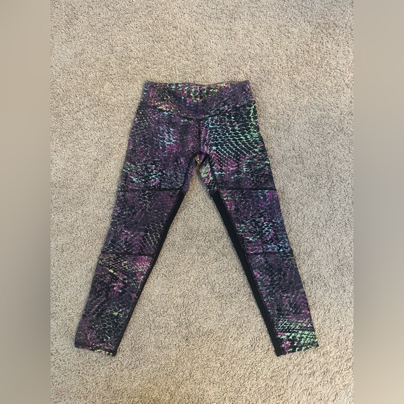 NUALIME
Print/back mesh Brazil design
Compression legging Size Small - Picture 4 of 9